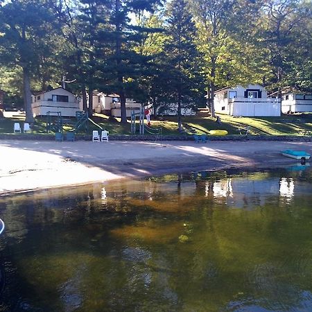 Little Hawk Resort & Marina Algonquin Highlands Bilik gambar