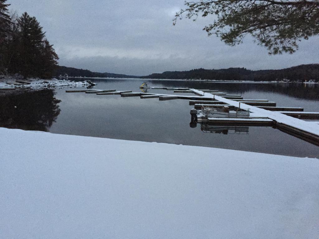 Little Hawk Resort & Marina Algonquin Highlands Luaran gambar